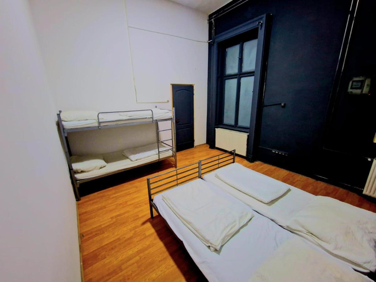 Casa Centrico Hostel บูดาเปสต์ ภายนอก รูปภาพ